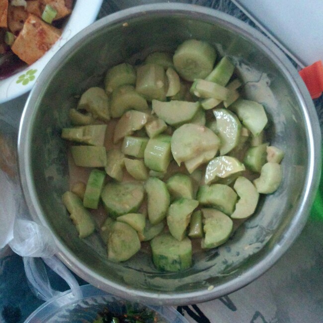 超简易夏季小吃—姜末麻酱拍黄瓜