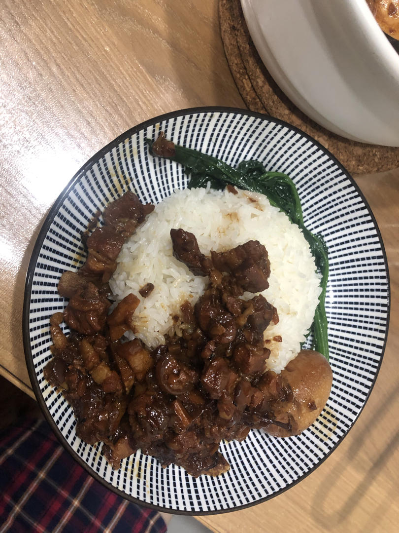 洋葱酥卤肉饭