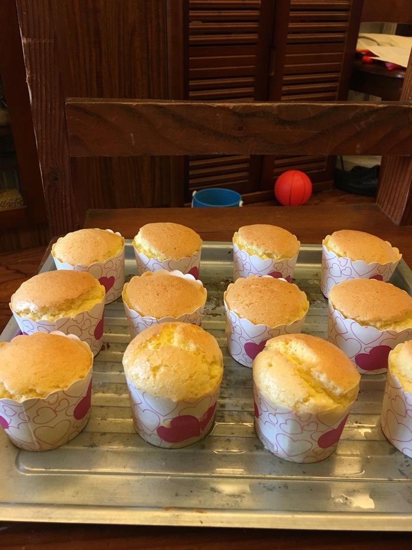 海绵杯子蛋糕超简单做法