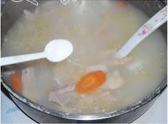 淮山银耳鸡脚汤的做法 步骤4