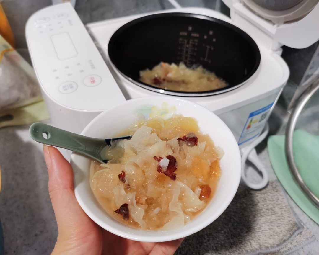 蘋果銀耳百合桃膠 電飯煲(清潤糖水)的做法