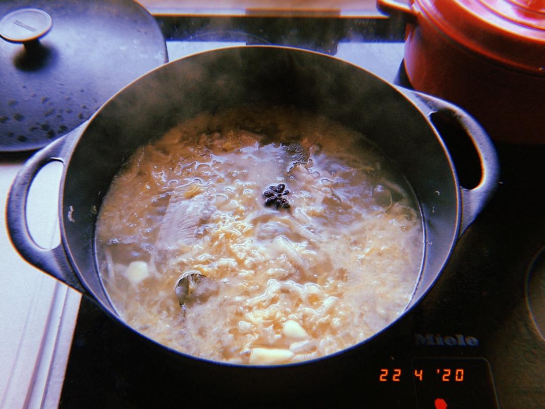 超清爽的铸铁锅酸菜炖排骨