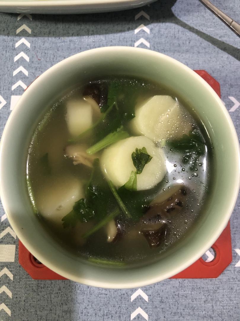 闹妈的果实做的香菇山药汤