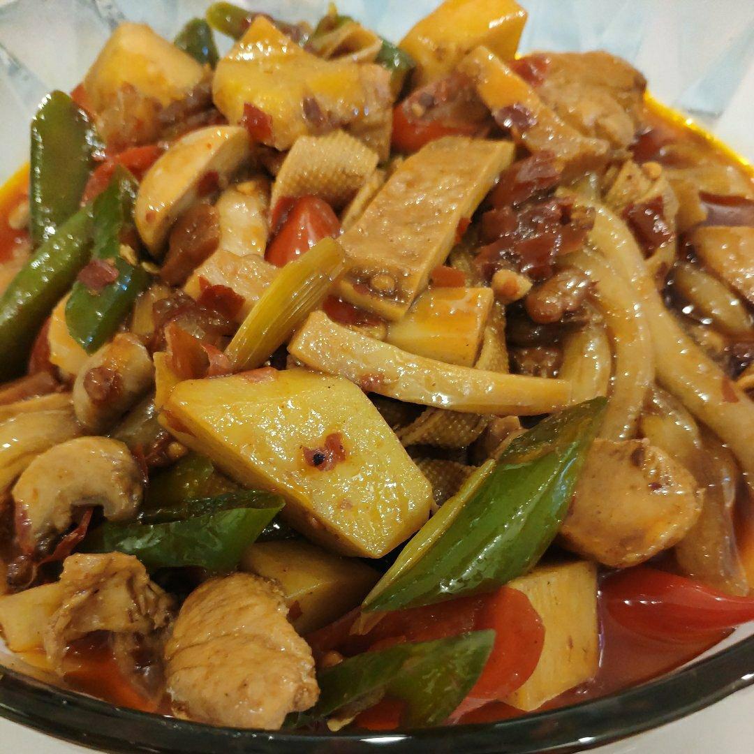 家常大盘鸡加手擀宽面