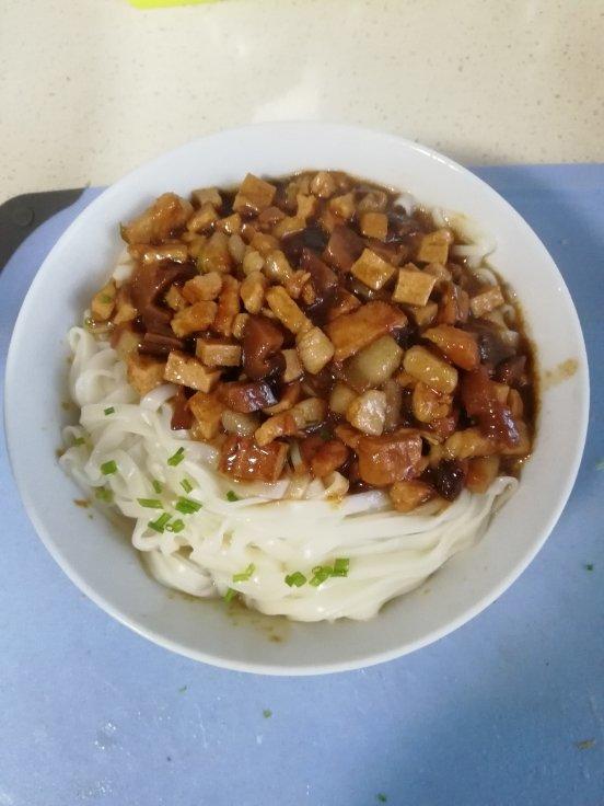 香菇肉末炸酱面