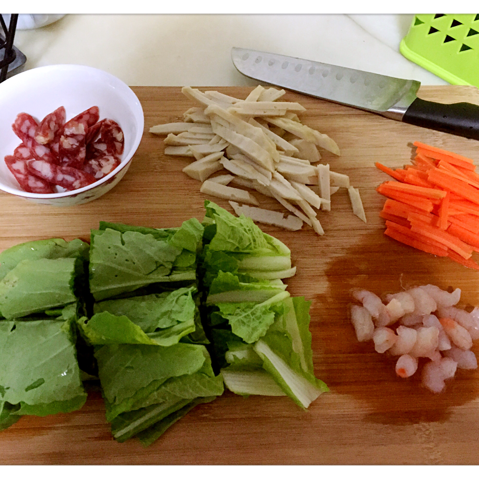 广式腊味煲仔饭