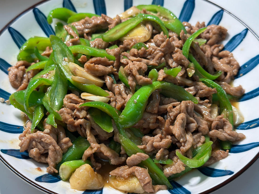 青椒肉丝，这样炒太好吃了。