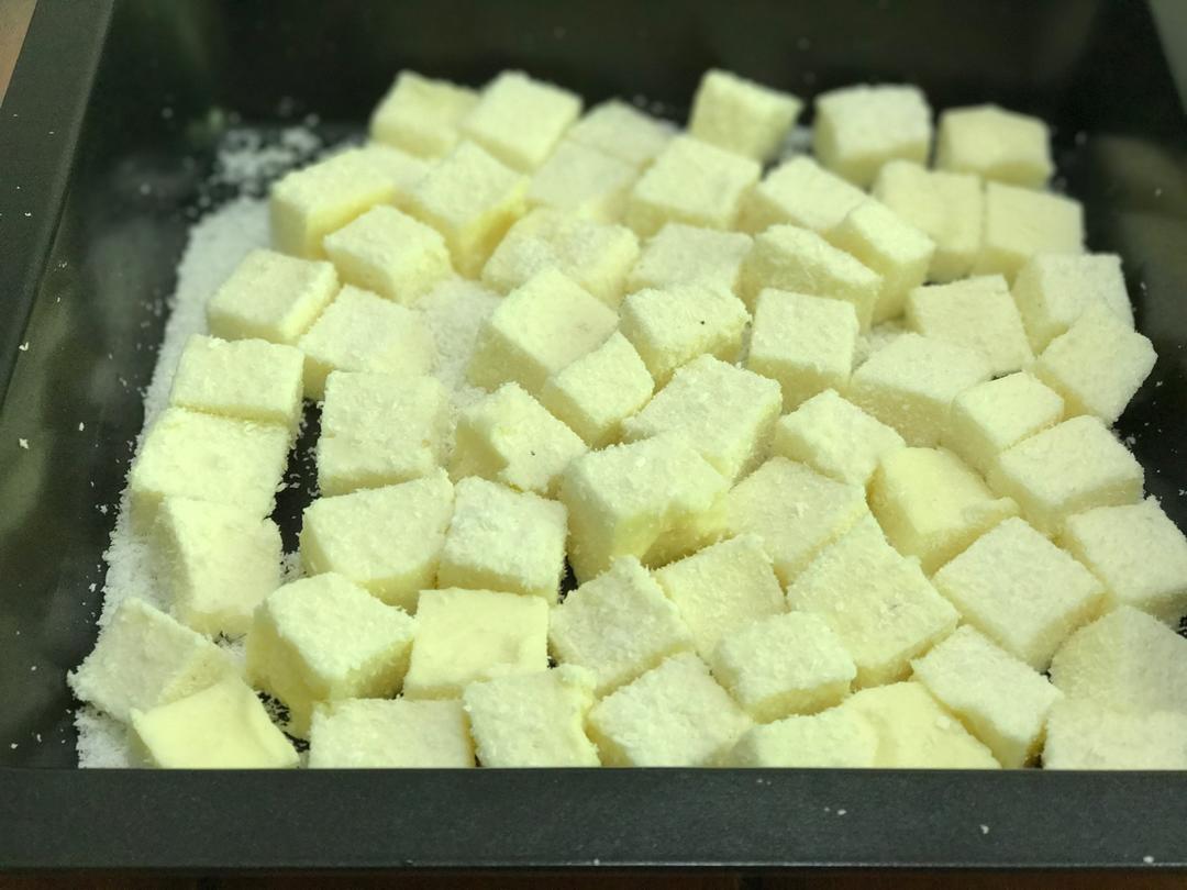 完胜85度C牛奶椰丝小方