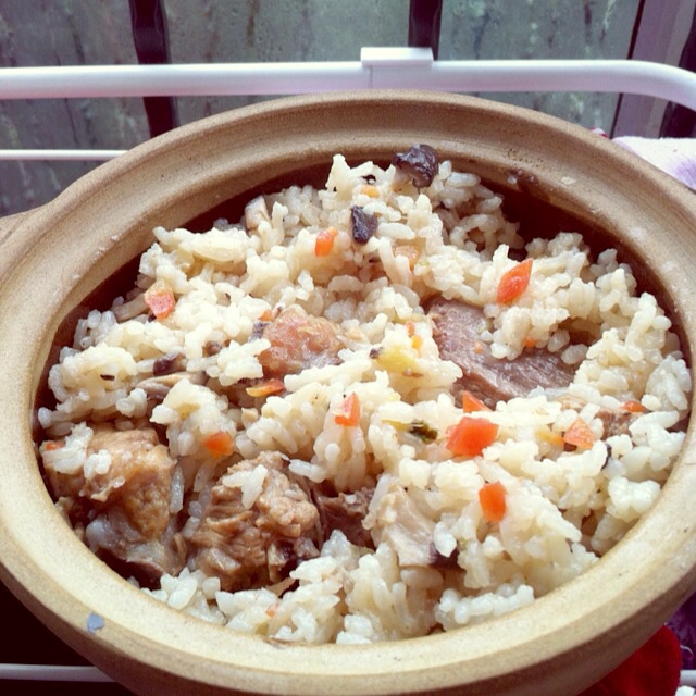 喷香排骨焖饭（爆好吃）
