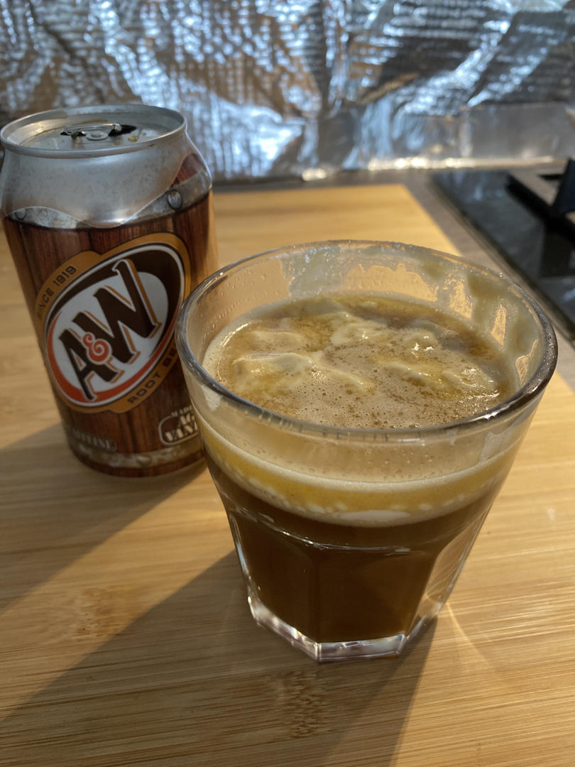 雪鸭做的企鹅冬季热饮黄油啤酒