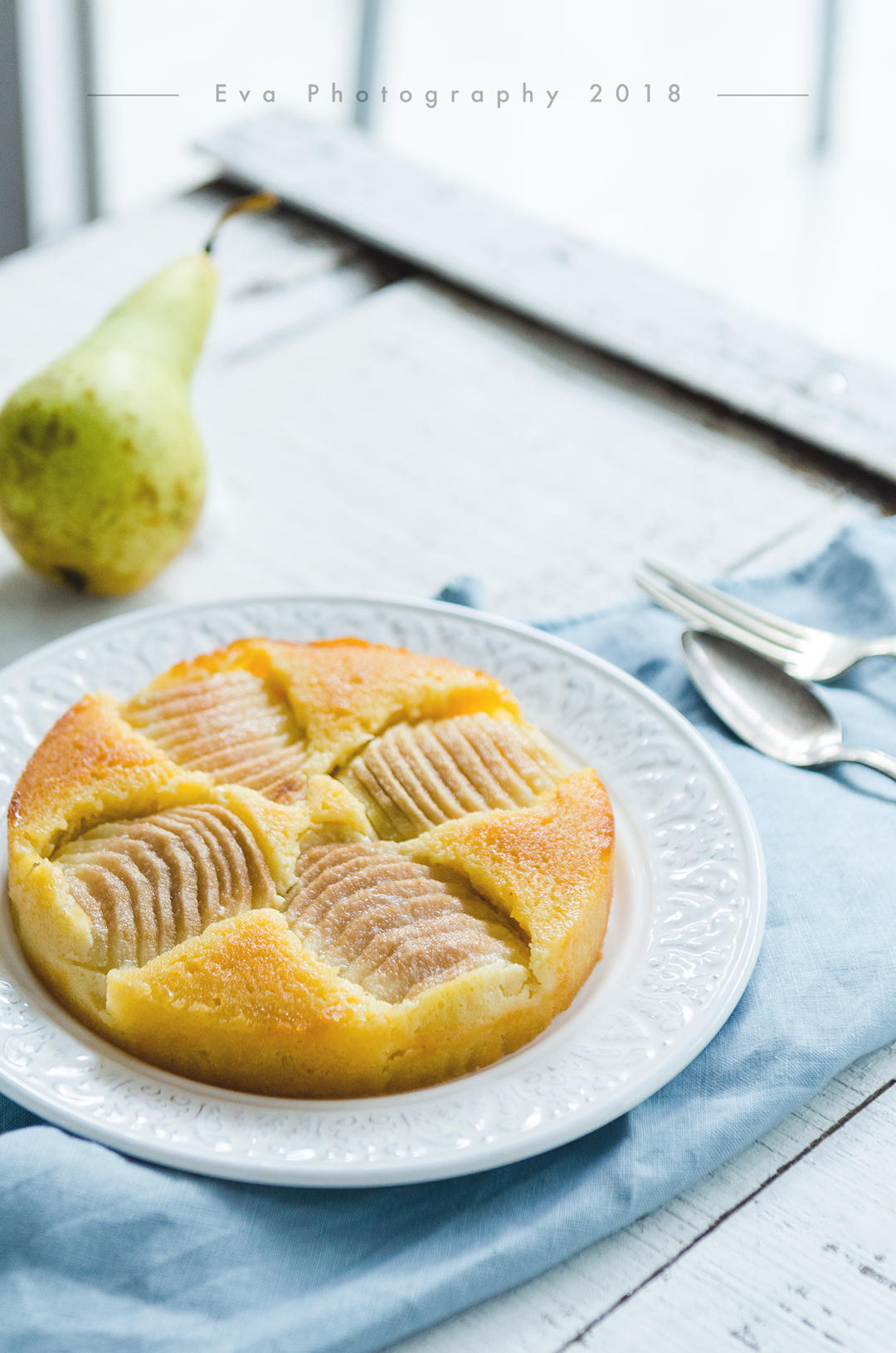 洋梨杏仁蛋糕佐柠檬糖浆