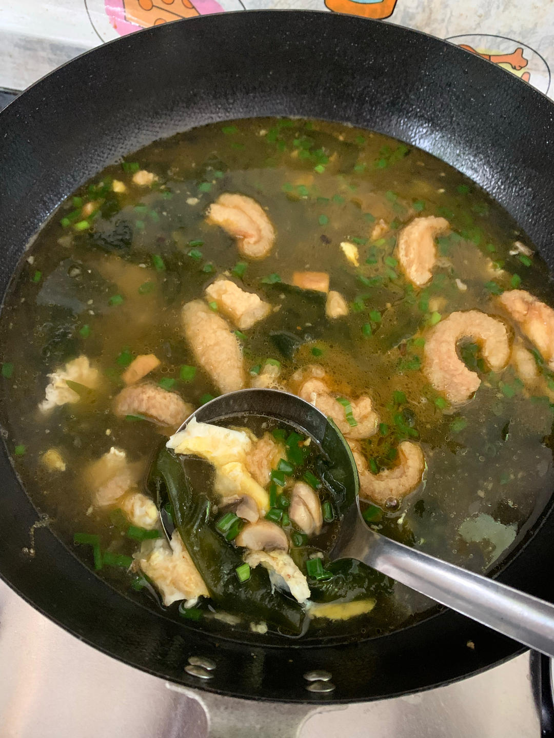 减脂裙带菜煎蛋汤，补钙营养~简直太好喝啦