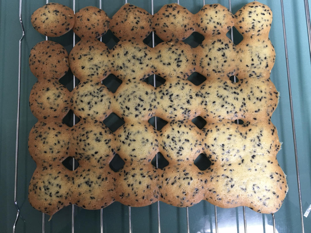 香脆可口的鸡蛋芝麻薄饼干