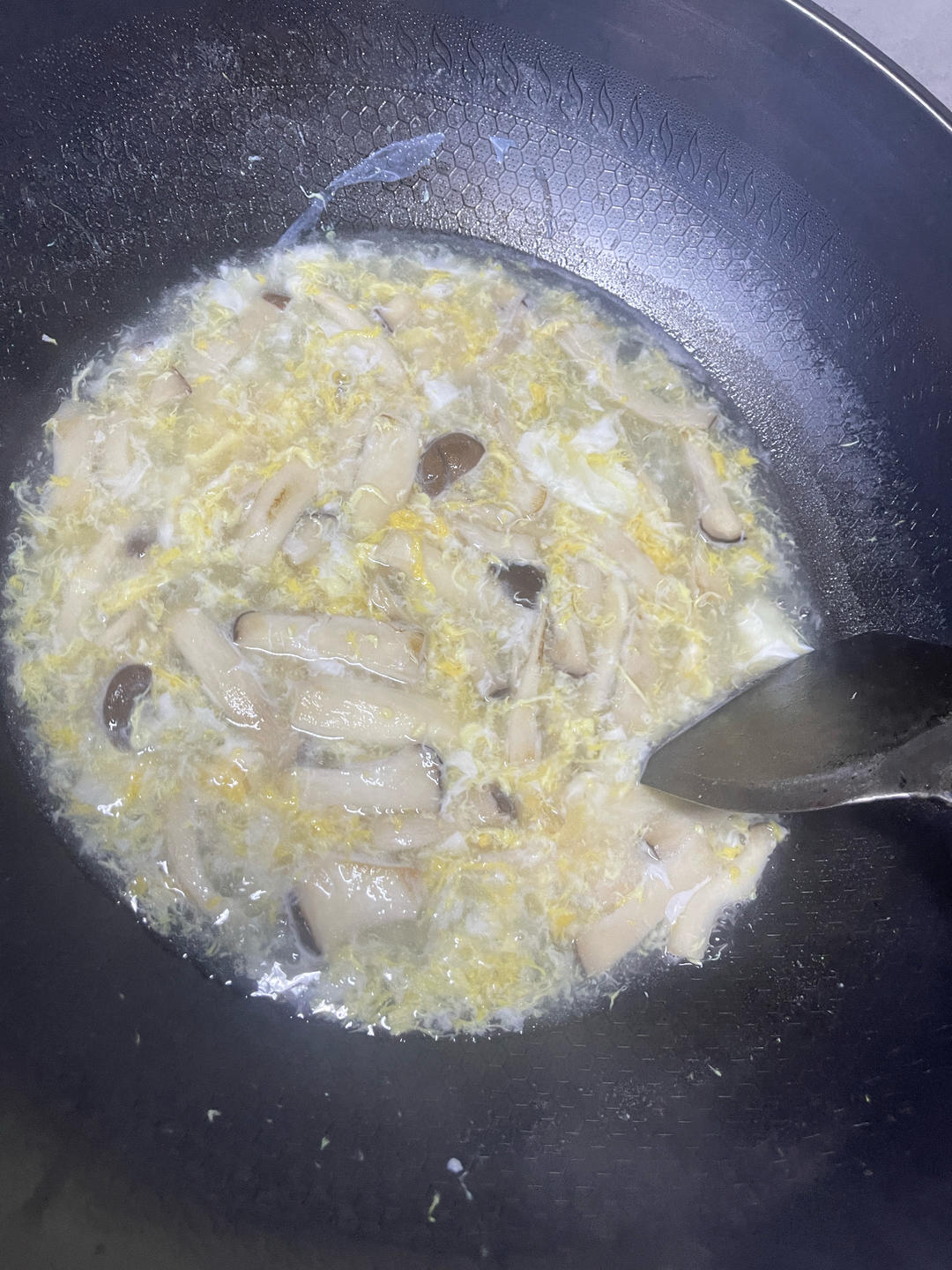 杏鲍菇丝蛋花汤