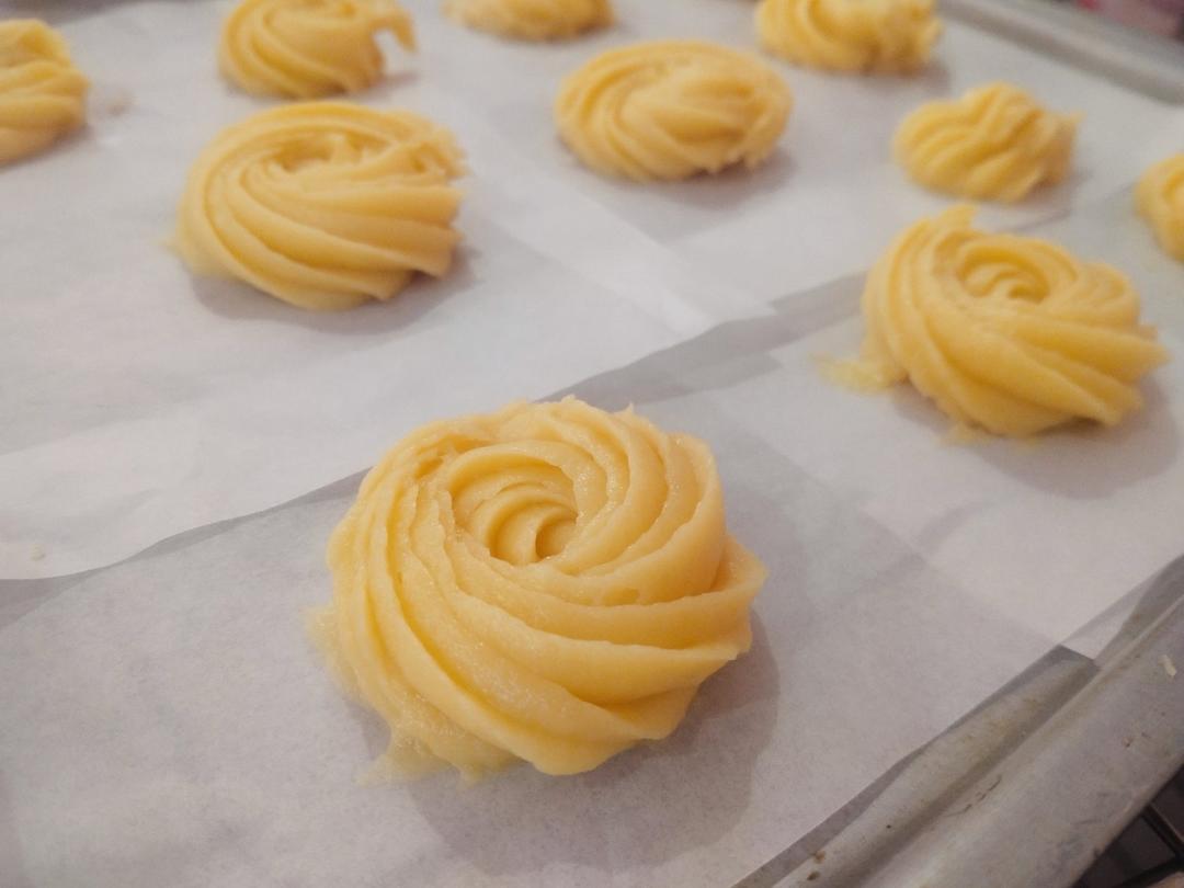 花纹如刀锋般锐利的黄油曲奇