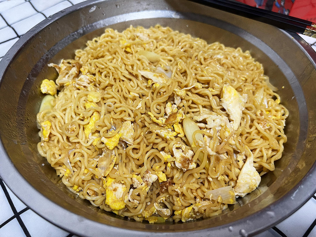 路边摊风味炒方便面