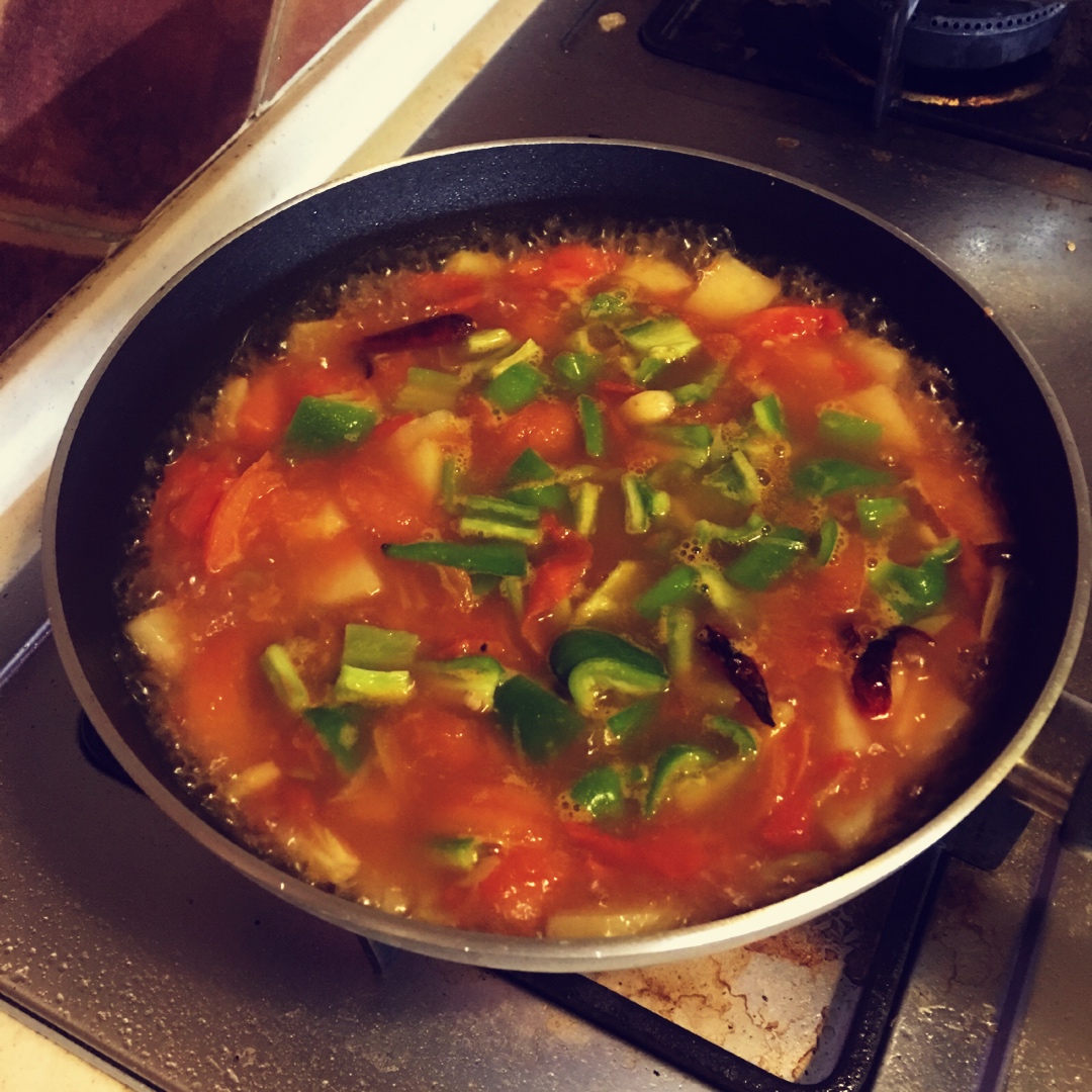 番茄青椒炒土豆