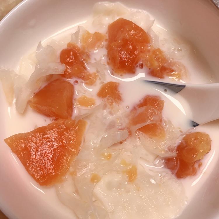 木瓜雪耳炖牛奶