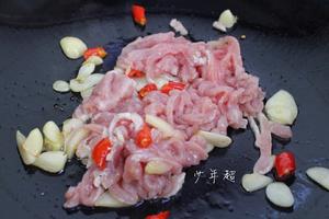 青椒肉丝拌面的做法 步骤4