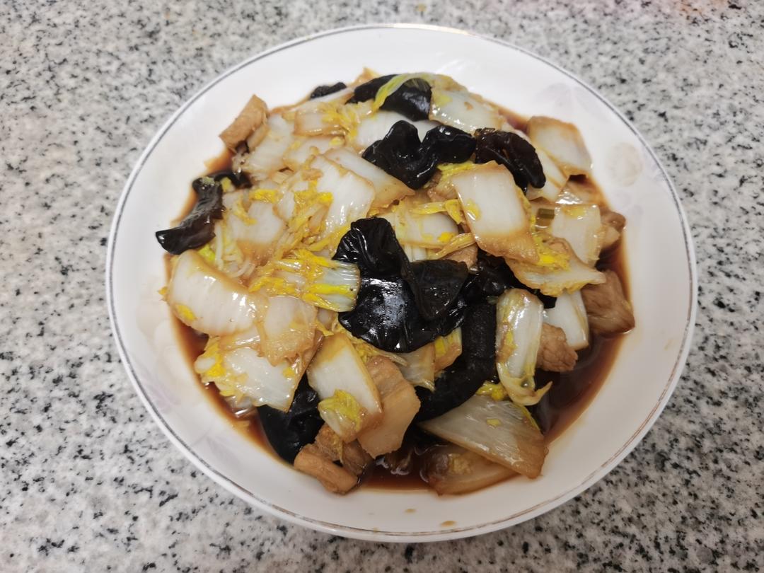 很香的白菜炖五花肉