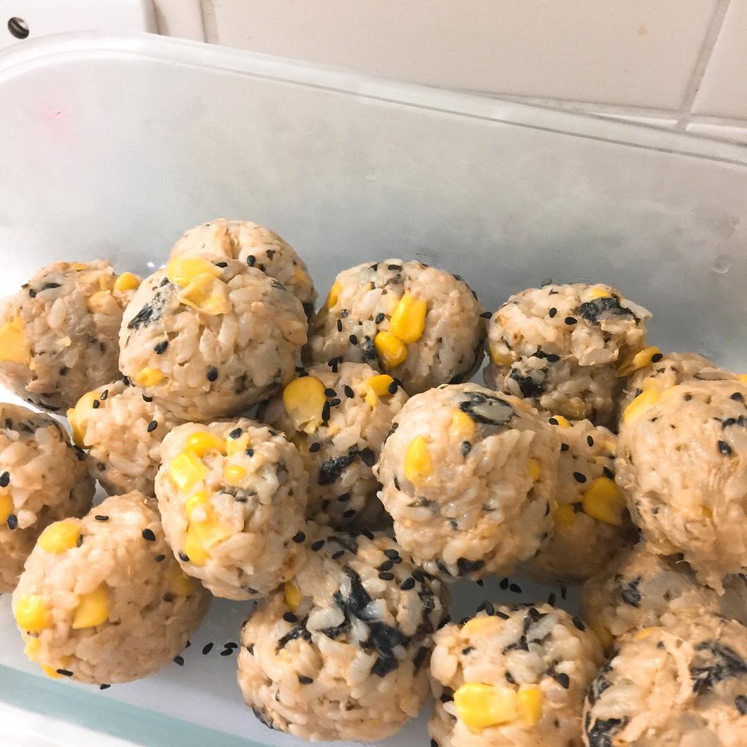 candicejs做的韩式金枪鱼海苔拌饭饭团