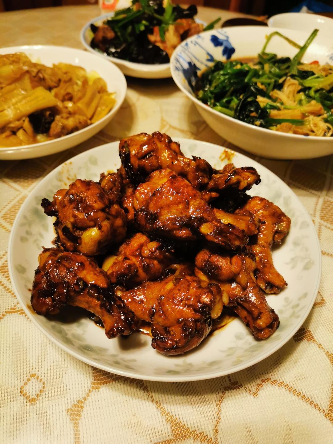 好吃到舔手指的「蒜香蜜汁鸡翅根」👍