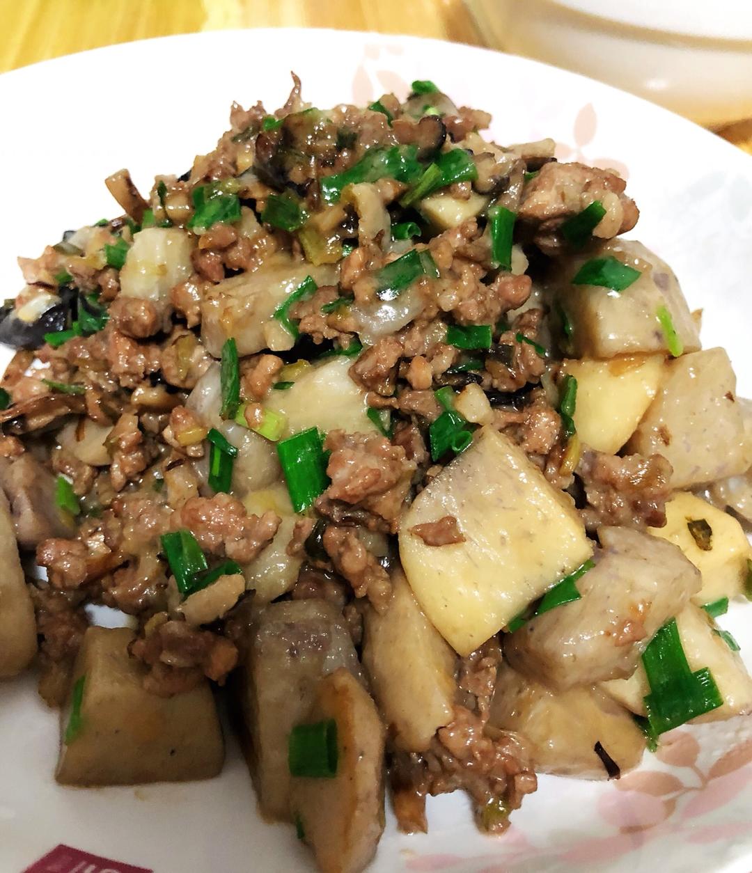 做过 香菇肉末焖香芋(宝贝最喜欢吃的菜之一) 赞 荔浦芋头