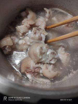 猪蹄墨鱼笋干                            六月鲜轻盐牡蛎                酱油的做法 步骤6