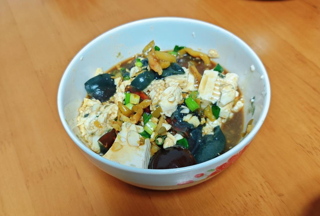 皮蛋拌豆腐