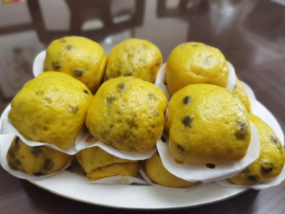 香甜松软的南瓜红豆卷