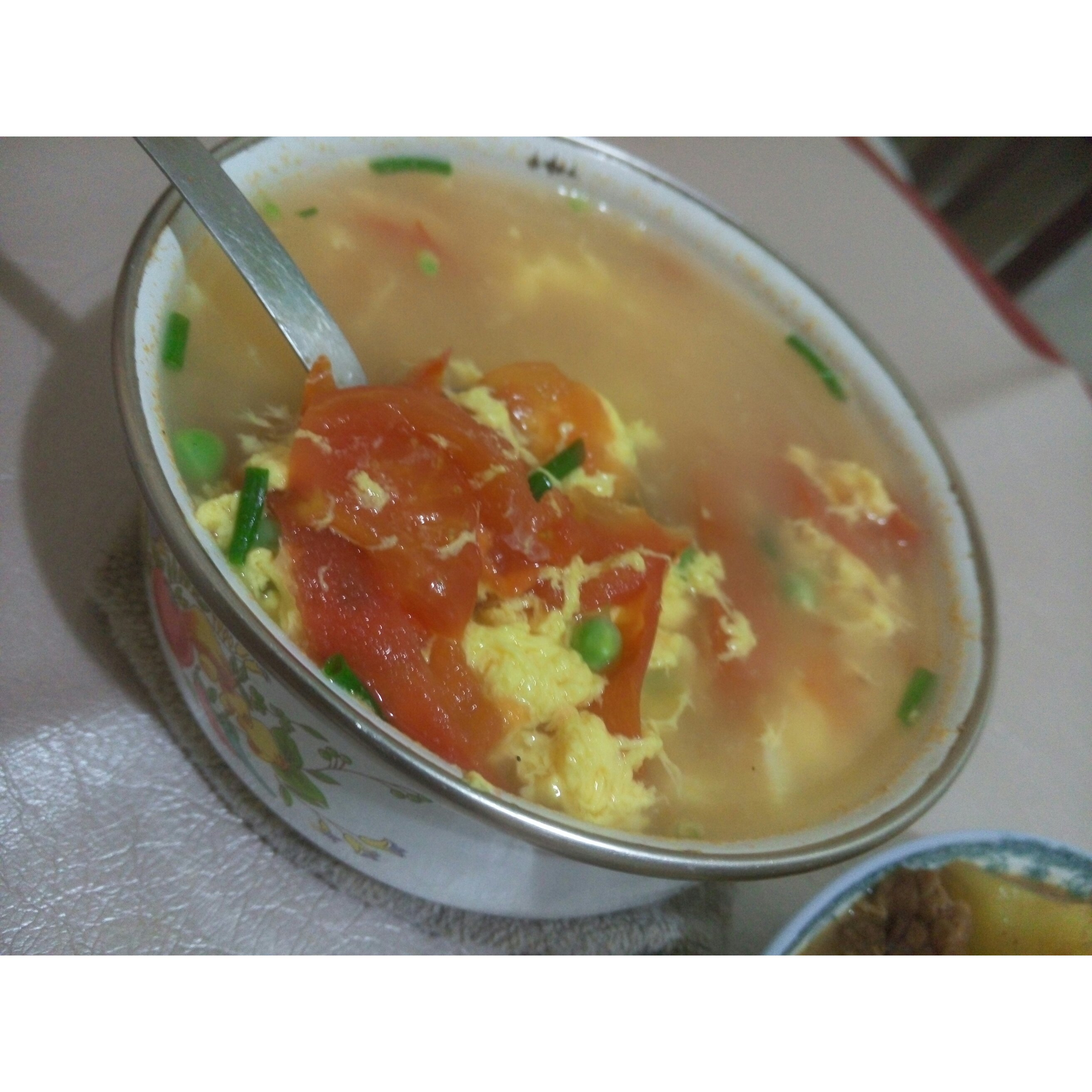 豌豆番茄鸡蛋汤