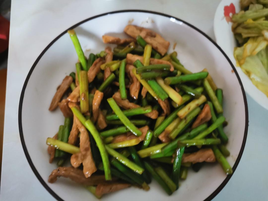 快手家常菜 蒜苔（蒜苗）炒肉