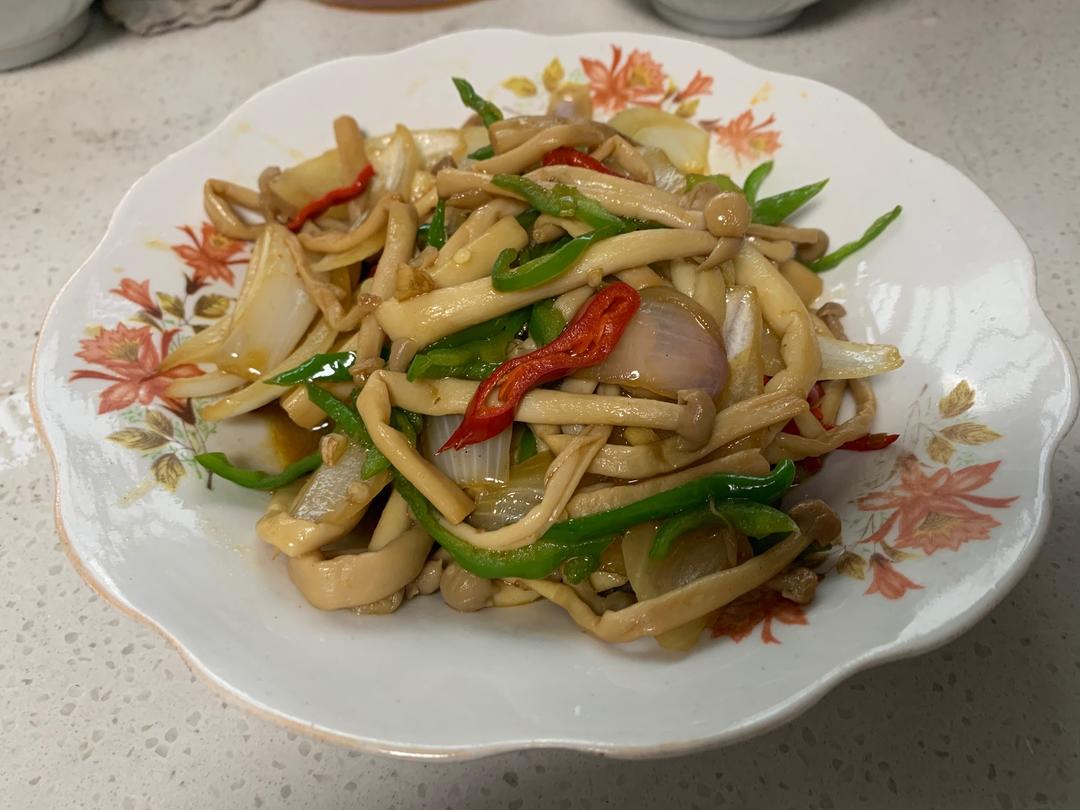 青椒炒海鲜菇的做法