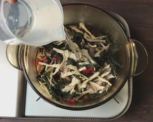 秋季润肺止咳老火汤，白菜干罗汉果杏仁汤的做法 步骤5