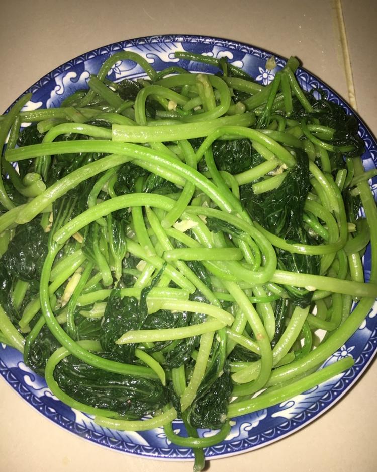 椒丝腐乳炒番薯叶