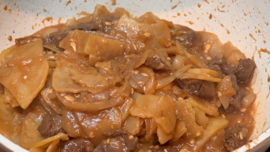 洋葱肉片炒土豆