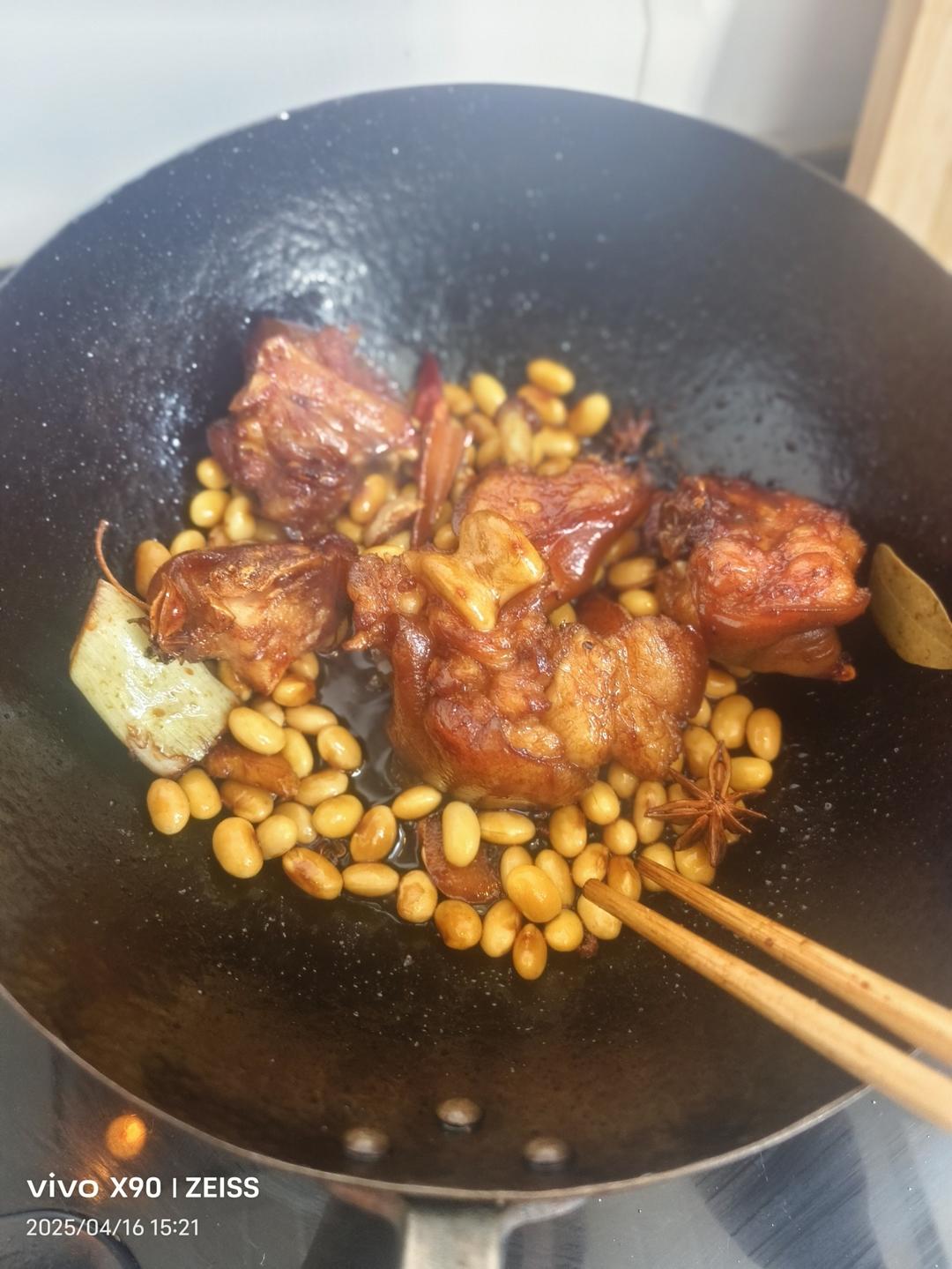 黄豆炖猪蹄
