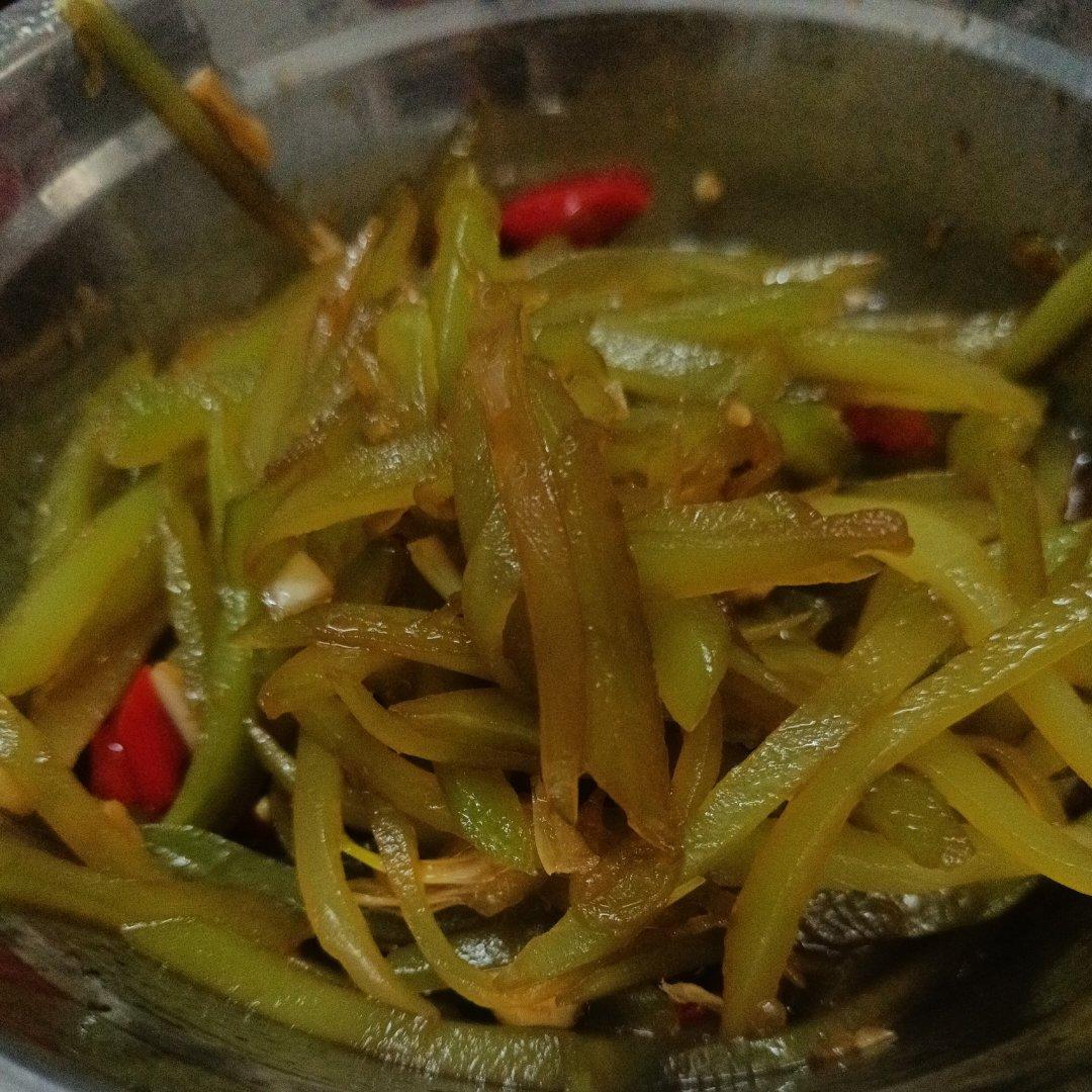 想告诉全世界，这菜太解腻！爽脆开胃的莴笋丝