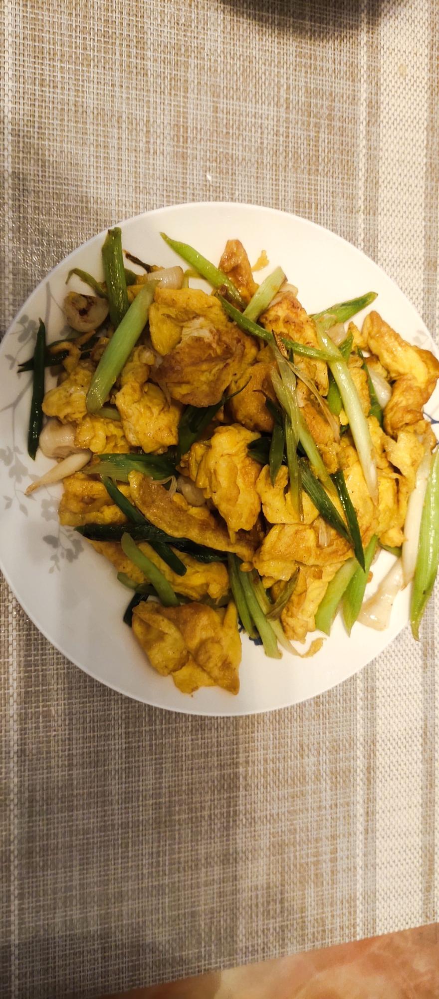 鸡蛋炒青葱的做法