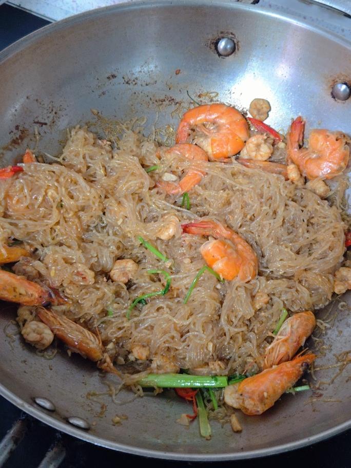 鲜虾粉丝煲