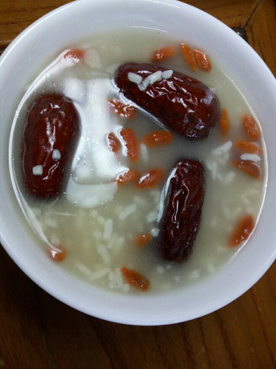 枸杞红枣酒酿蛋