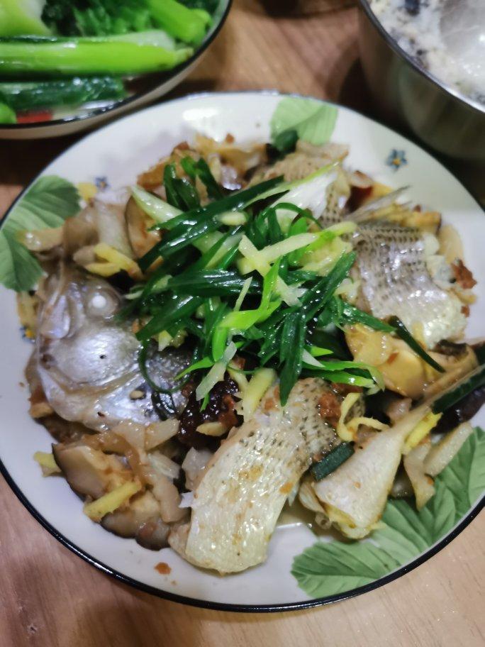 10分钟能搞定的潮汕菜【咸梅蒸鱼】，好吃又营养！
