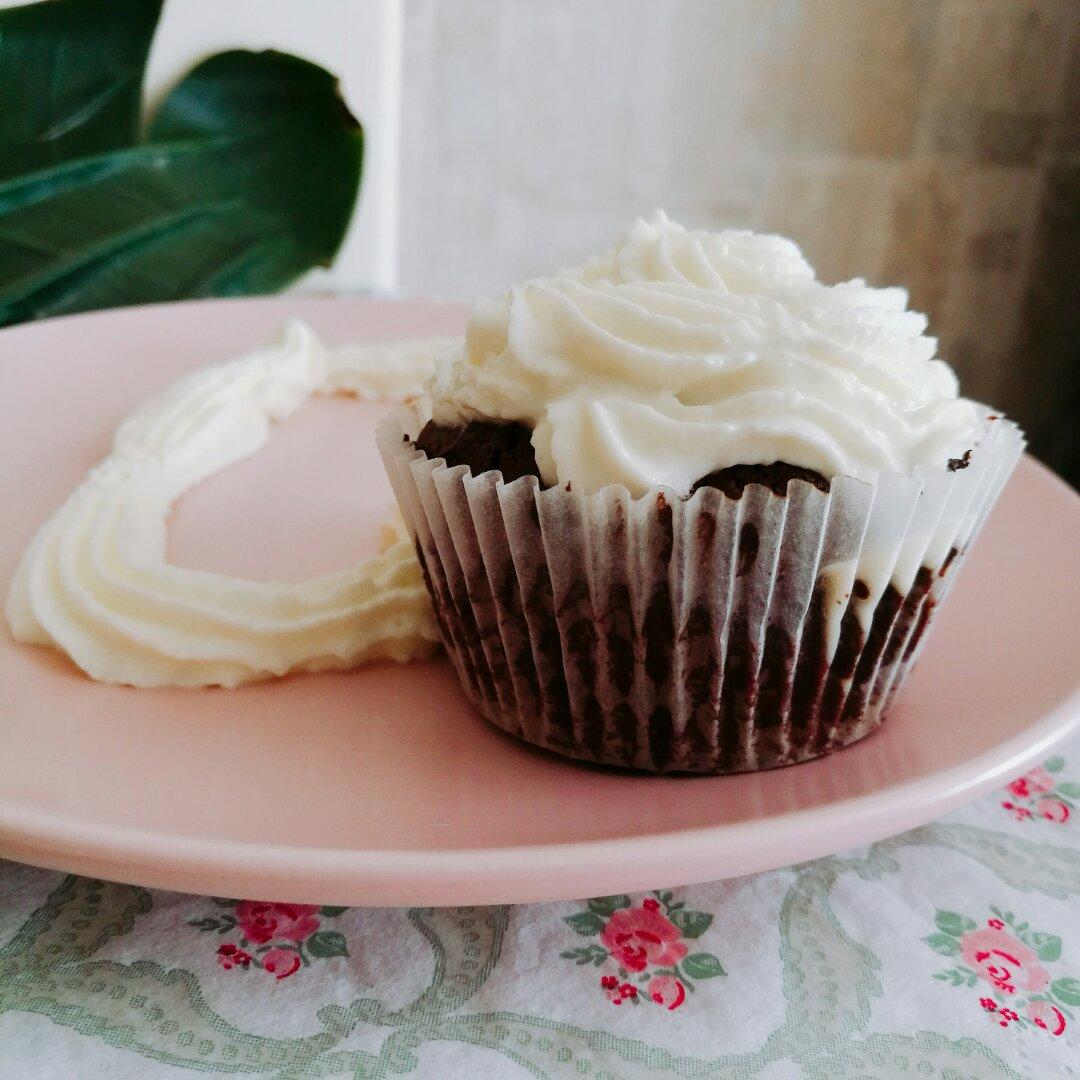 古典巧克力cupcake配马斯卡彭奶油霜