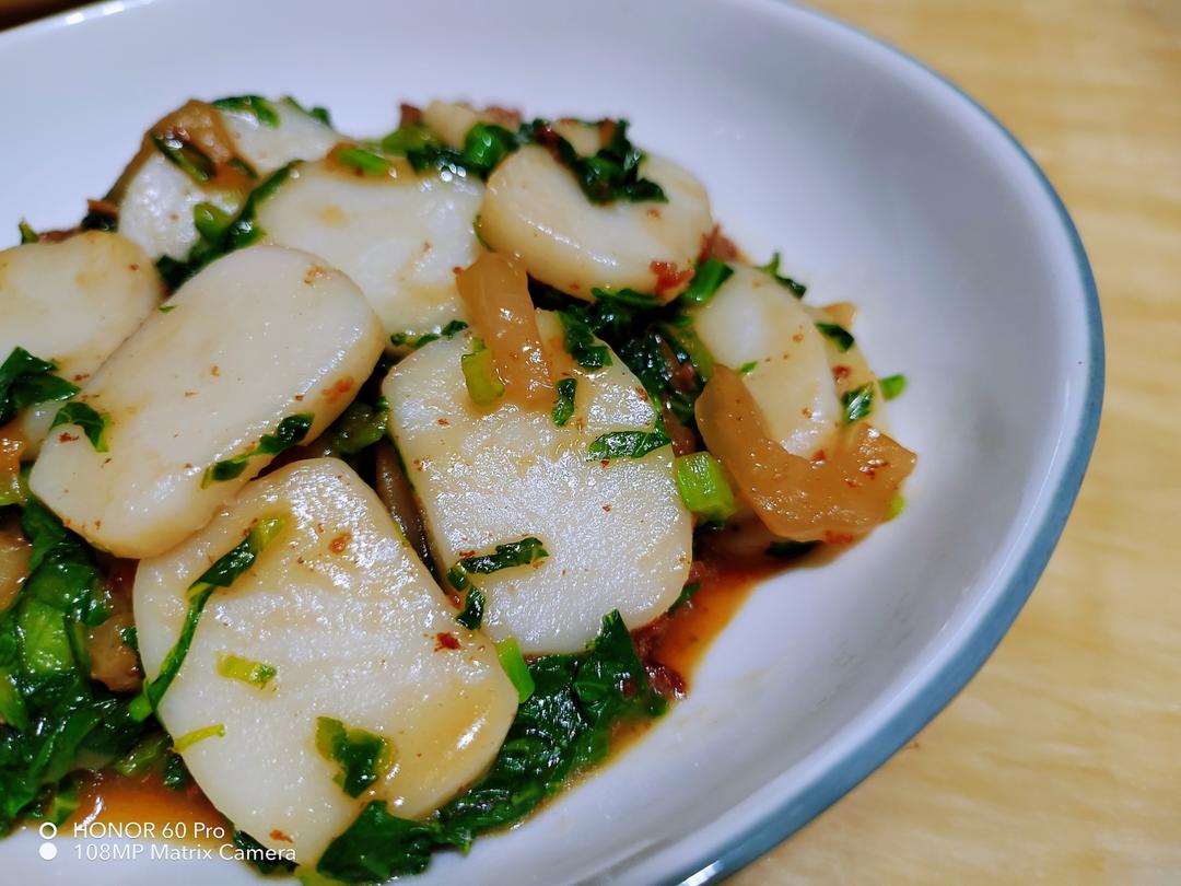 荠菜肉丝炒年糕
5分钟美食