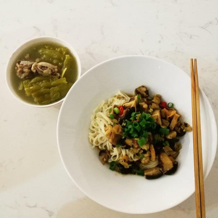 香菇肉丁打卤面-菜鸟级