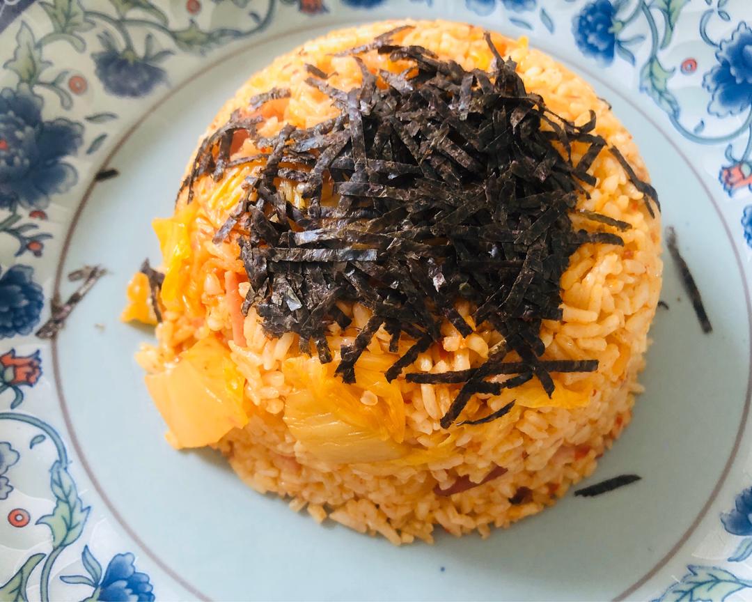 韩式泡菜培根炒饭的做法