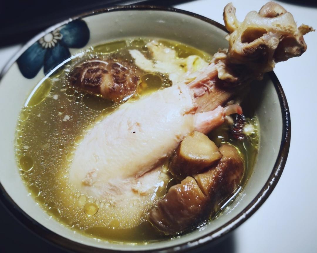 宿舍61香菇炖鸡腿的做法