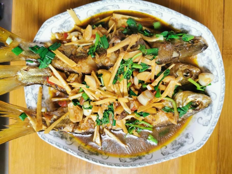 红烧黄尾鱼的做法