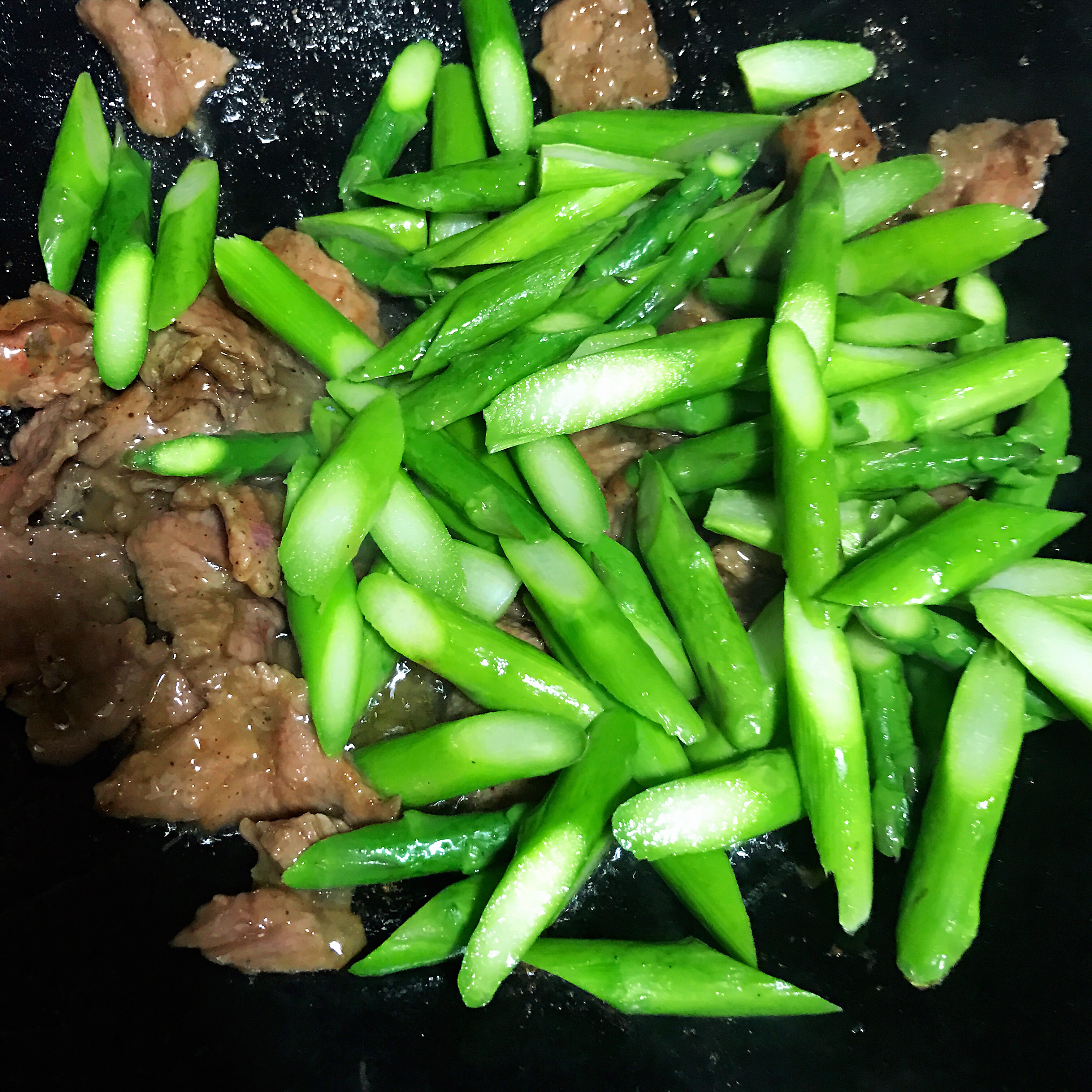 黑椒牛肉炒芦笋的做法 步骤8