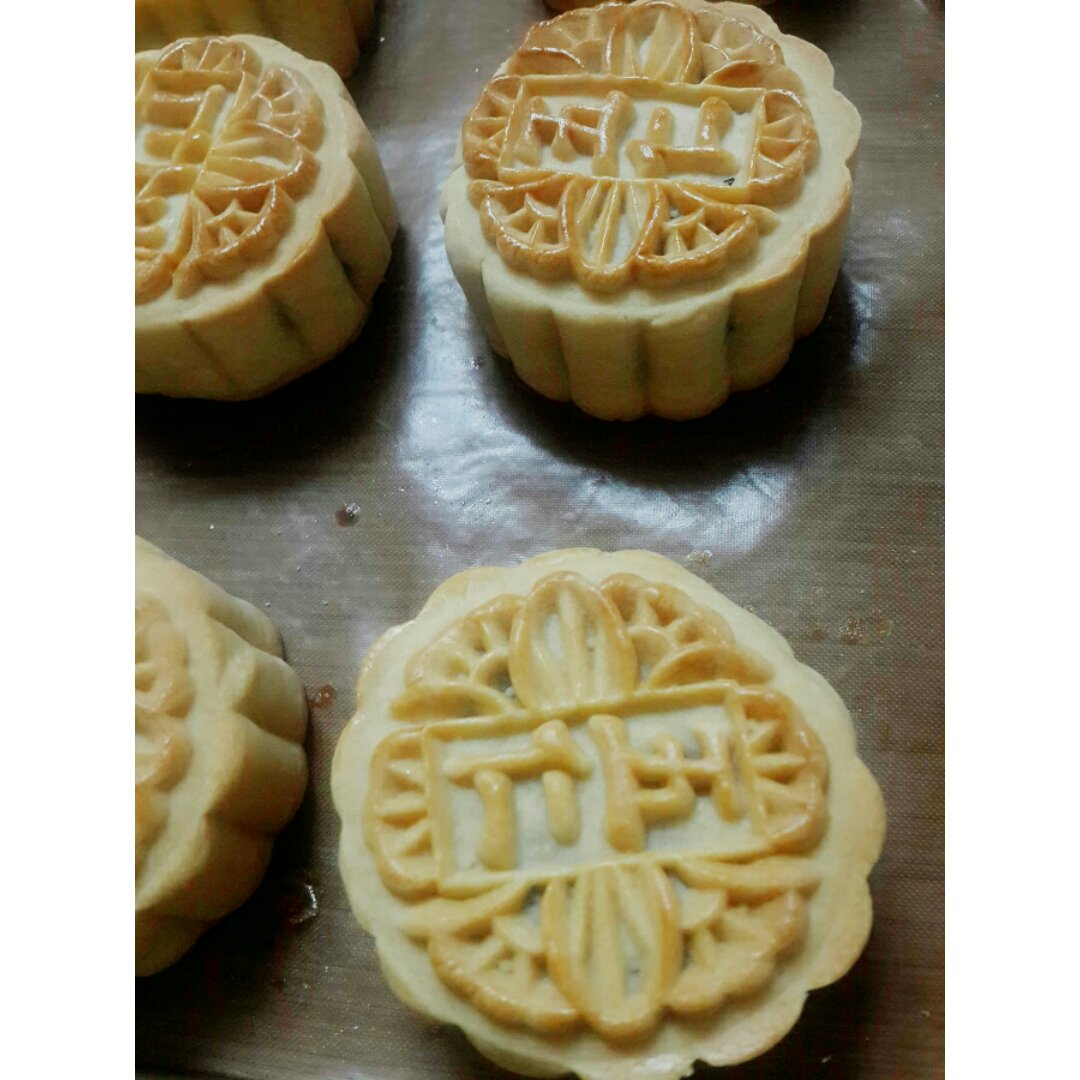 广式月饼—蛋黄芝麻月饼